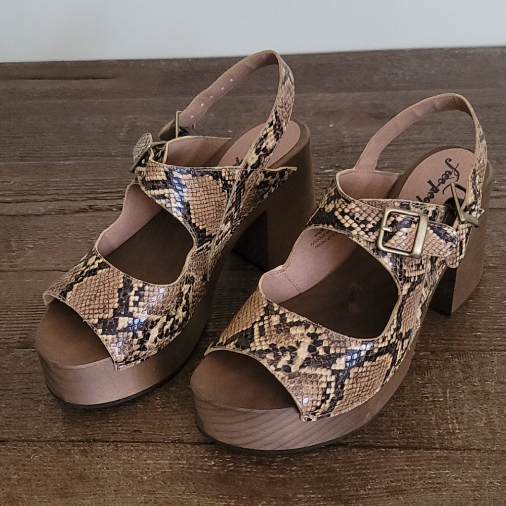 NWT Free People Clogs Sandals Size 40 Women